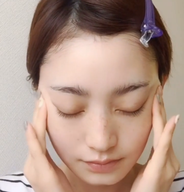 お風呂あがりの習慣に 小顔マッサージの方法 Finc フィンク