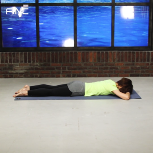 寝る前に血流促進 うつ伏せ簡単お尻ふりふりトレ Finc フィンク